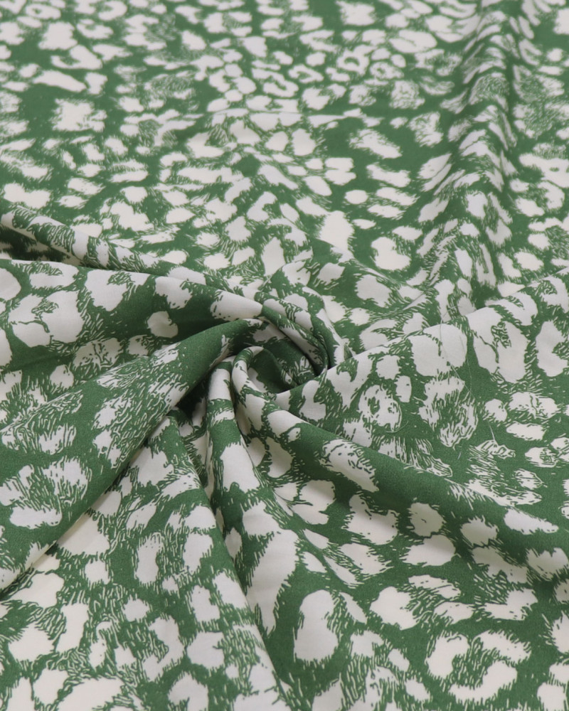Tecido Viscose Animal Print Creme e Verde