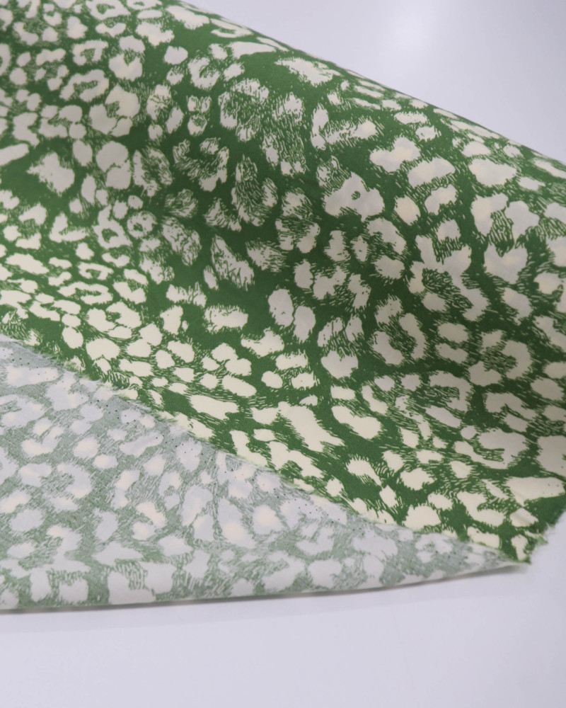 Tecido Viscose Animal Print Creme e Verde