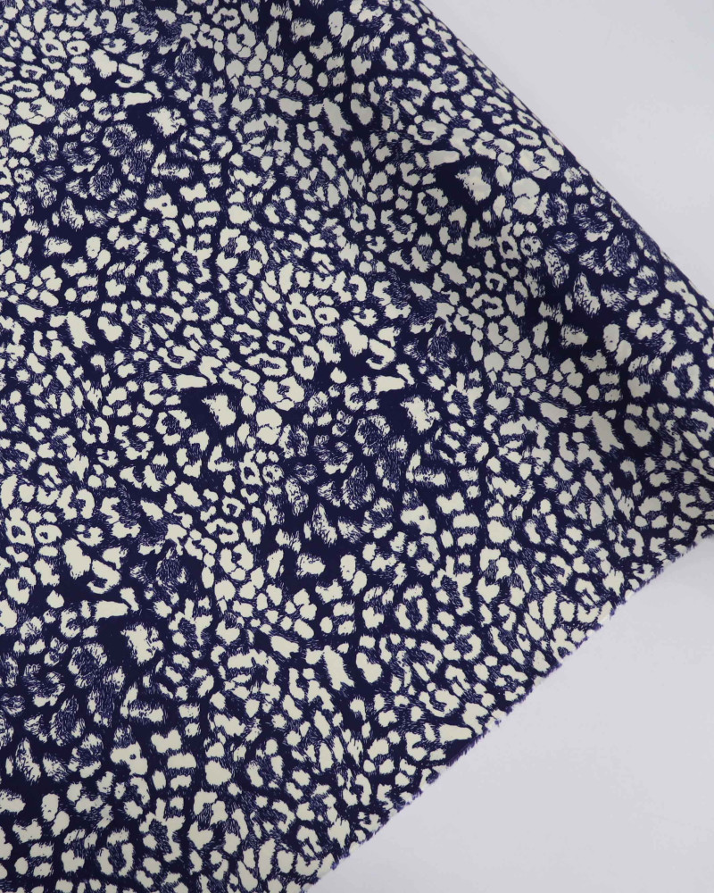 Tecido Viscose Animal Print Creme e Azul Marinho