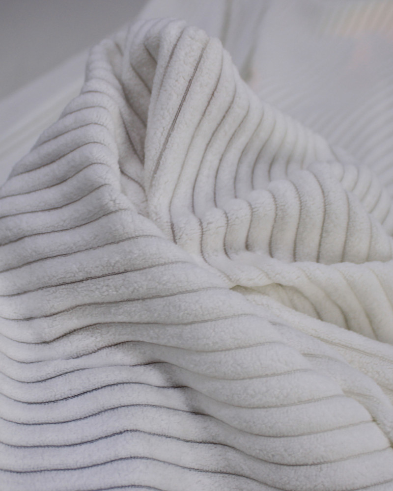 Tecido Veludo Cotelê Jumbo Offwhite