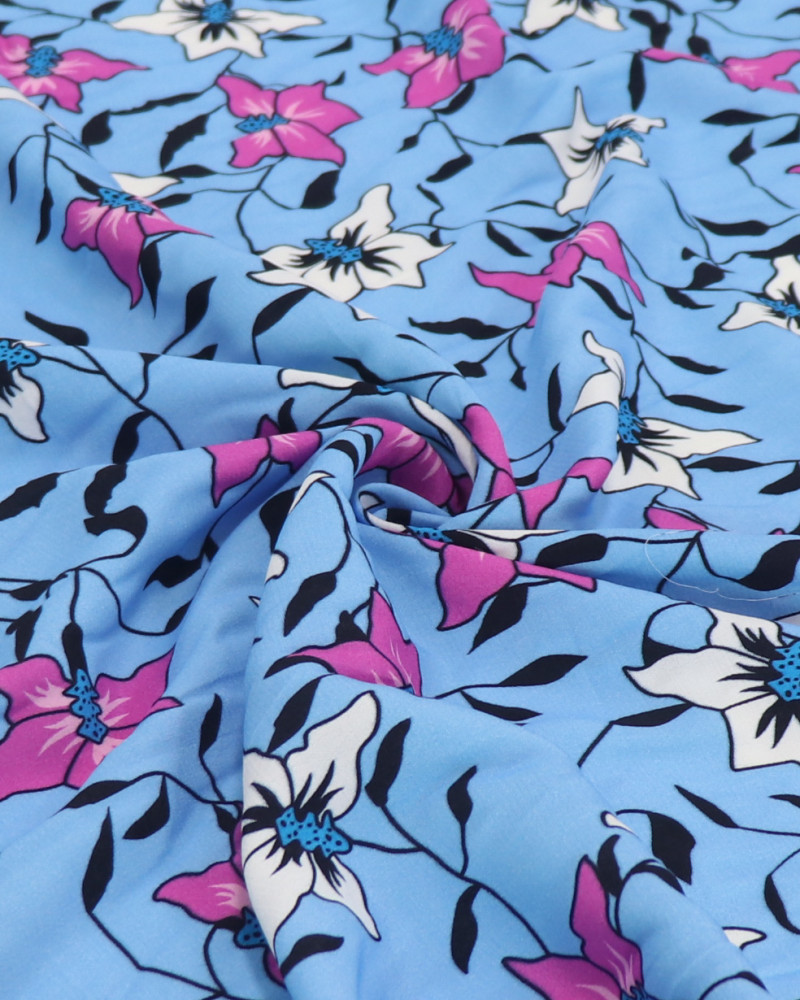 Tecido Crepe de Viscose Italiano Flores Brancas, Rosa e Azul Céu