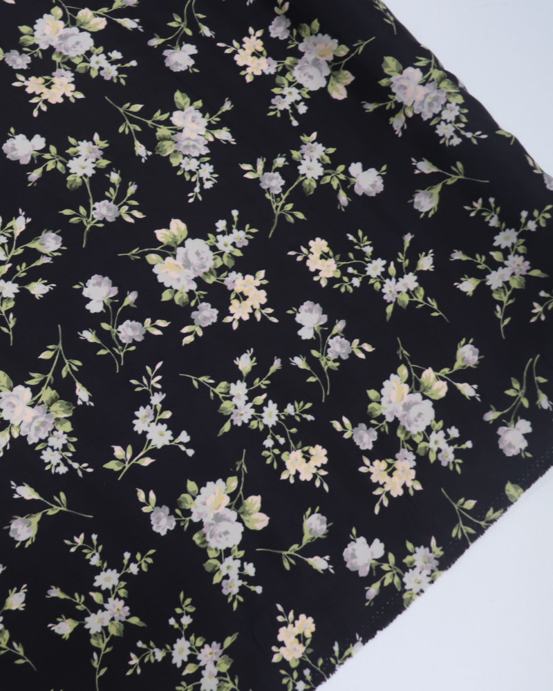 Tecido Crepe de Viscose Italiano Ramos Florais Tons Pastéis e Preto