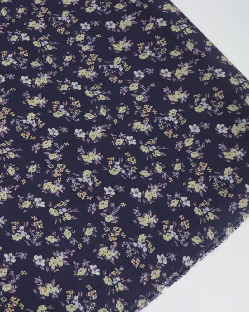 Tecido Viscose Sarjada Italiano Micro Buquê Floral Tons Pastéis e Azul Marinho Noite