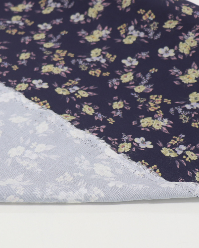 Tecido Viscose Sarjada Italiano Micro Buquê Floral Tons Pastéis e Azul Marinho Noite