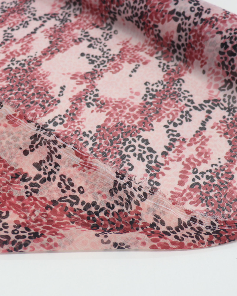 Tecido Crepe Chiffon Italiano Animal Print Sobreposto Preto e Tons de Rosa
