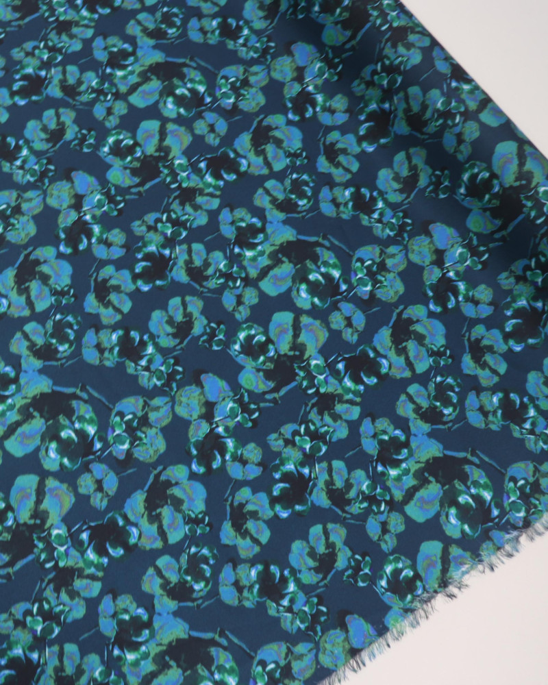 Tecido Crepe Silk Italiano Tapete Floral Abstrato Verde e Tons de Azul