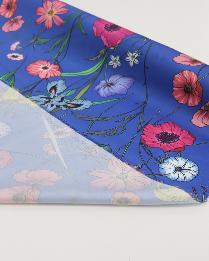 Tecido Crepe Silk Italiano Portulacas e Lírios Colorido e Azul Royal