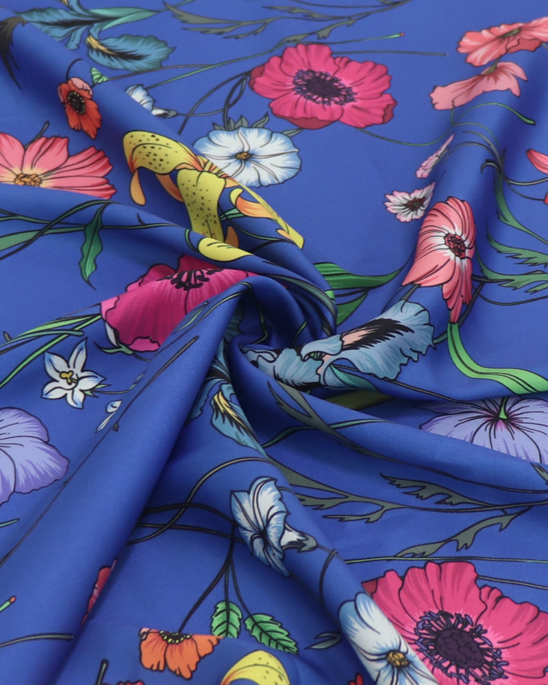 Tecido Crepe Silk Italiano Portulacas e Lírios Colorido e Azul Royal