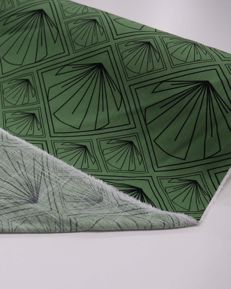 Tecido Viscose Texturizada Macro Conchas Preto e Verde Musgo