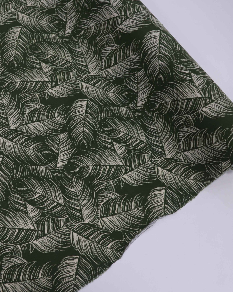 Tecido Viscose Texturizada Macro Folhas Creme e Verde Militar