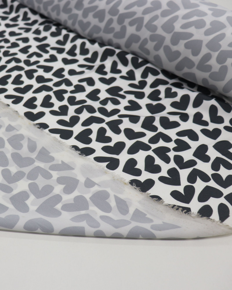 Tecido Crepe Silk Corações P/B