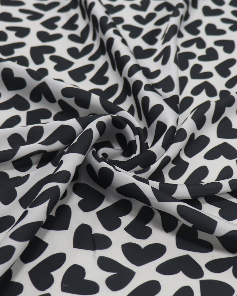 Tecido Crepe Silk Corações P/B
