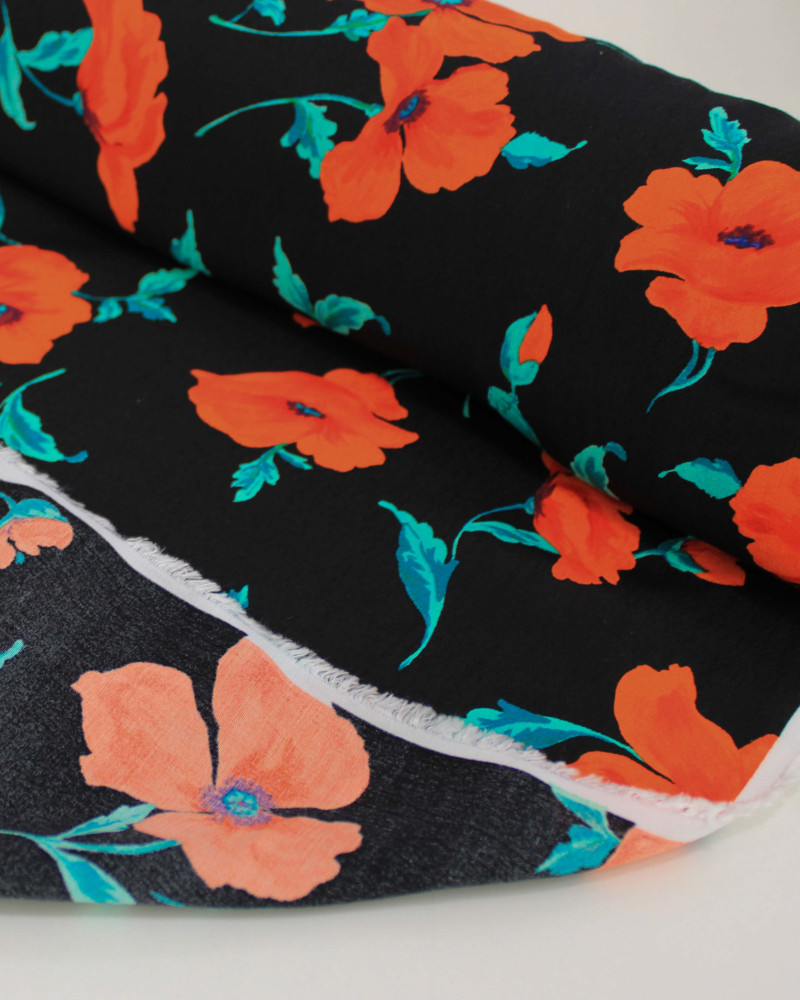 Tecido Crepe de Viscose Italiano Ramos Florais Laranja, Verde e Preto