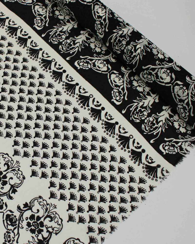 Tecido Cambraia de Algodão Italiano Estampa Floral em Listras Verticais Offwhite e Preto