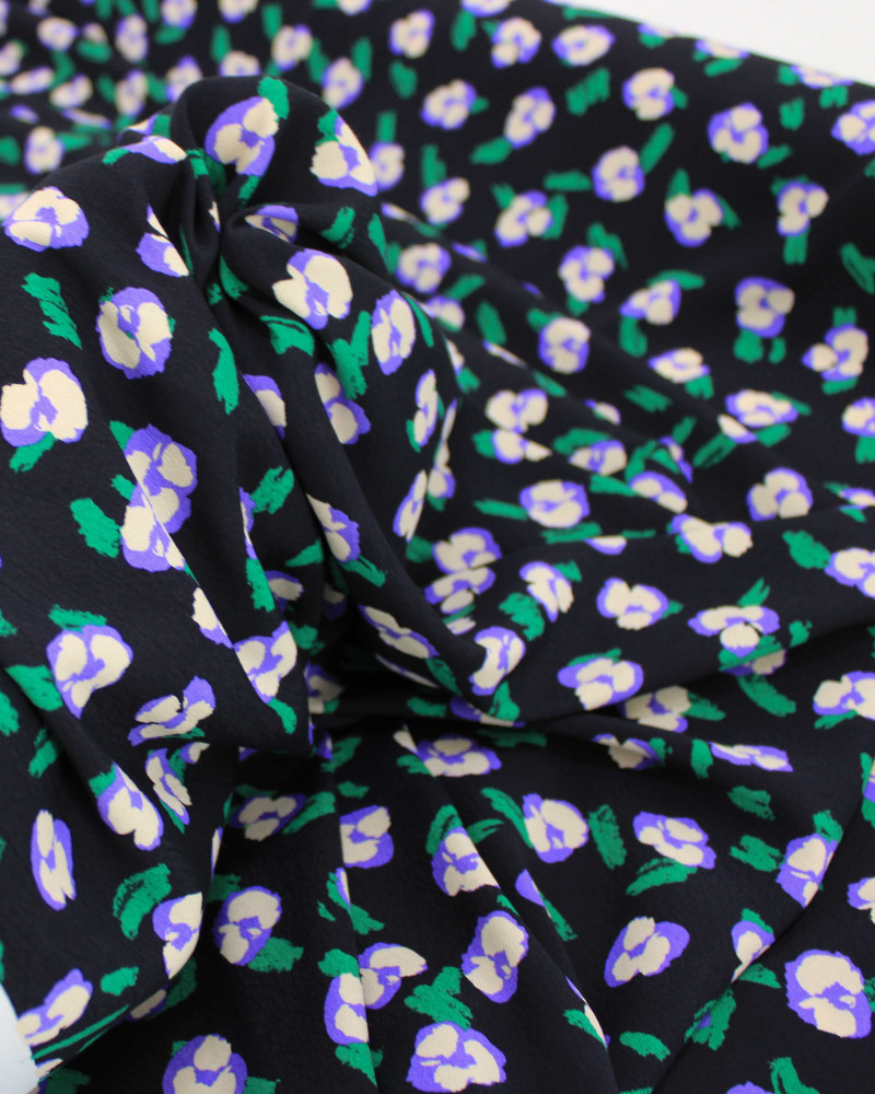 Tecido Crepe de Viscose Italiano Micro Flores Abstratas Lilás, Verde e Preto