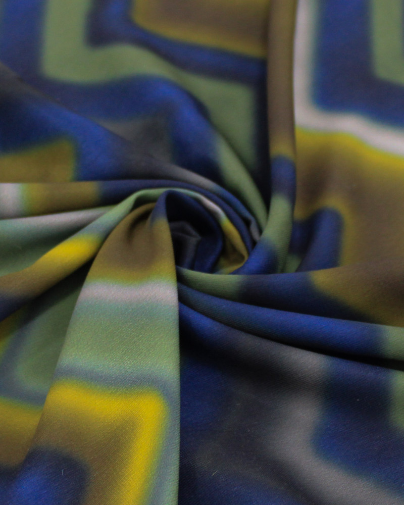 Tecido Crepe Salinas Italiano Listras Verticais Irregulares em Desfoque Colorido