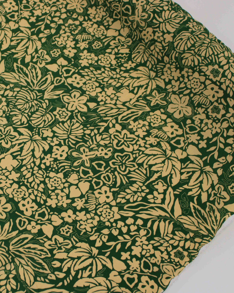 Tecido Crepe de Viscose Italiano Folhas Abstratas Creme e Verde Oliva