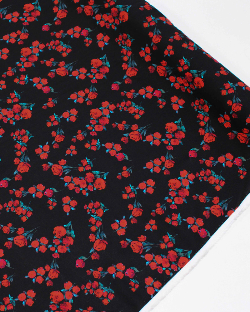 Tecido Viscose Italiano Ramos de Rosas Verde, Vermelho e Preto