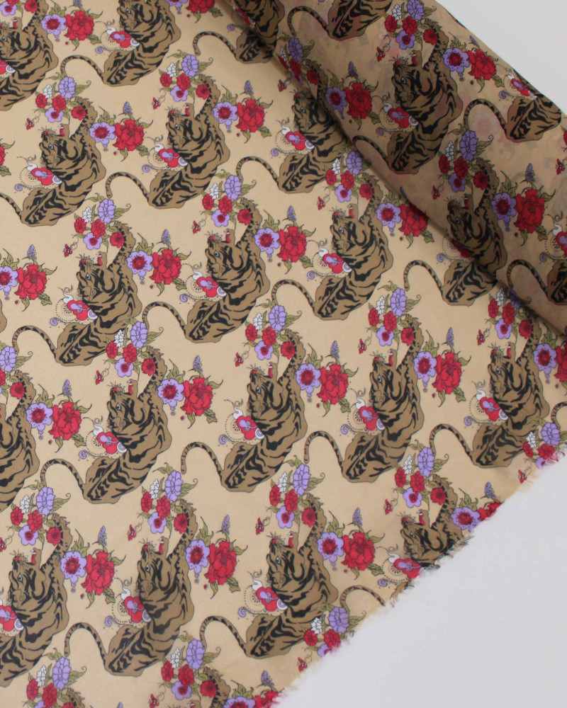 Tecido Crepe Chiffon Italiano Tigres e Flores Colorido e Bege