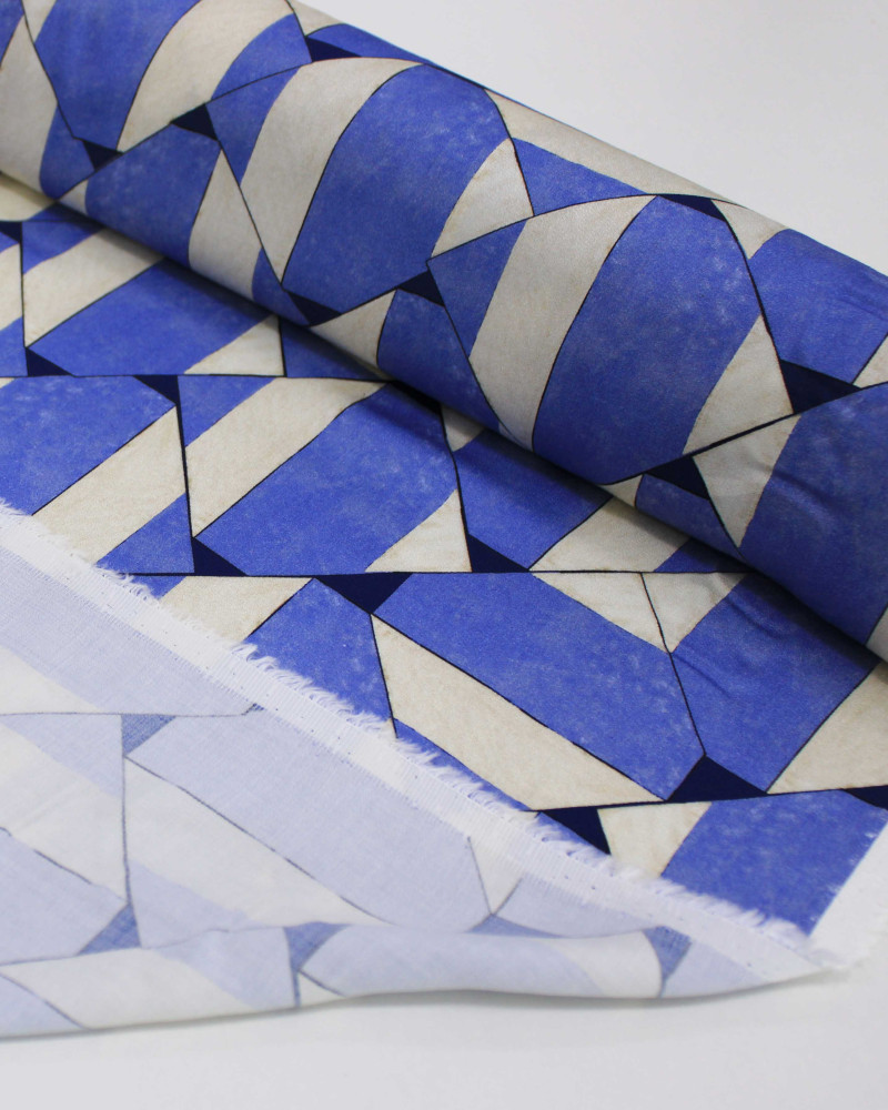 Tecido Viscose Italiano Estampa Geométrica Irregular Offwhite e Azul Índigo