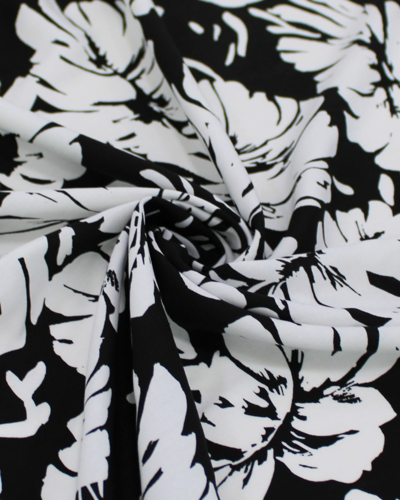 Tecido Viscose Italiano Barrado Macro Folhas Verde, Branco e Preto