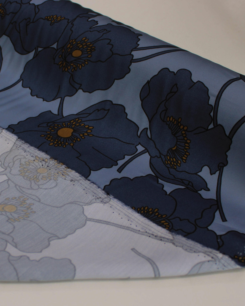 Tecido Viscose Acetinada Italiano Macro Flores Tons de Cinza