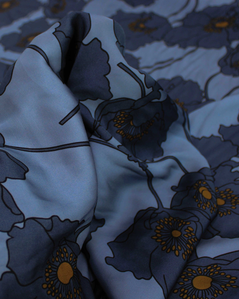 Tecido Viscose Acetinada Italiano Macro Flores Tons de Cinza