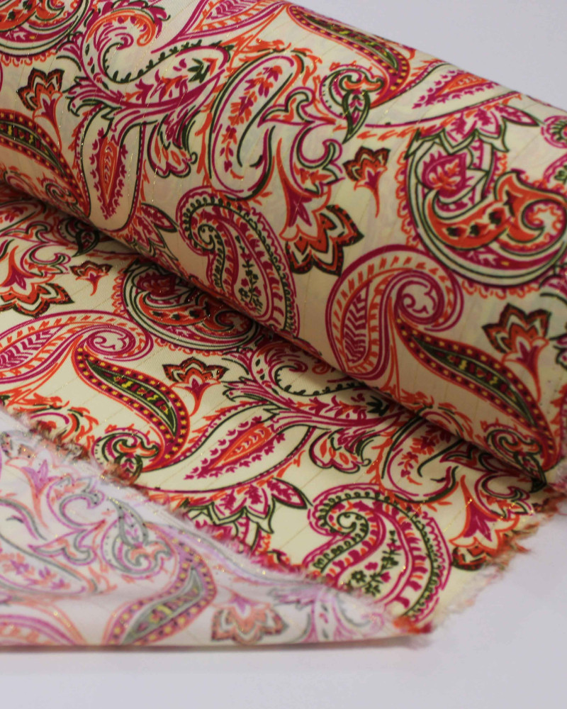 Tecido Viscose com Lurex Cashmere Estampado Tons Quentes e Creme