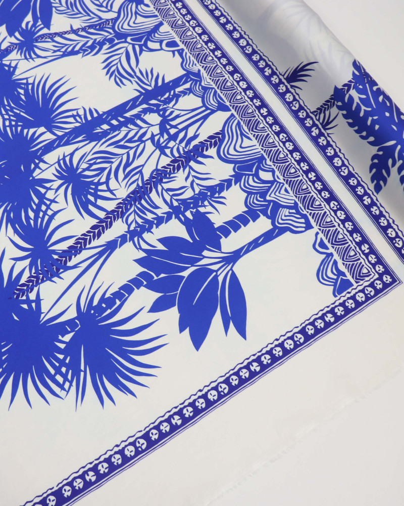 Tecido Crepe Silk Italiano Estampa Lenço Folhagens Tropicais Azul e Offwhite (1,47m x 89cm)