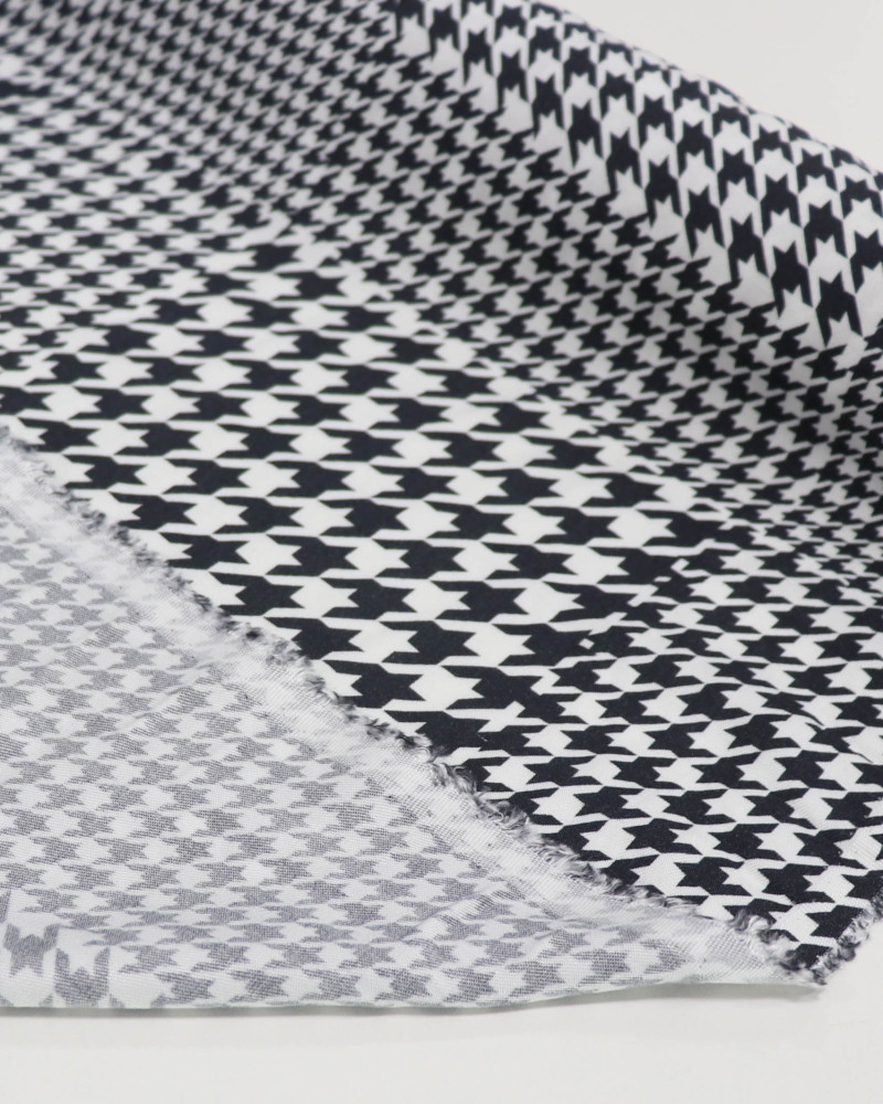 Tecido Viscose Italiano Multi Pied Poule P/B