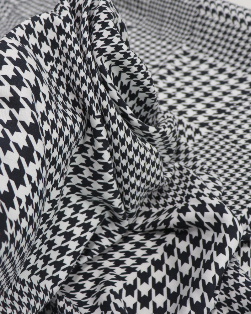Tecido Viscose Italiano Multi Pied Poule P/B