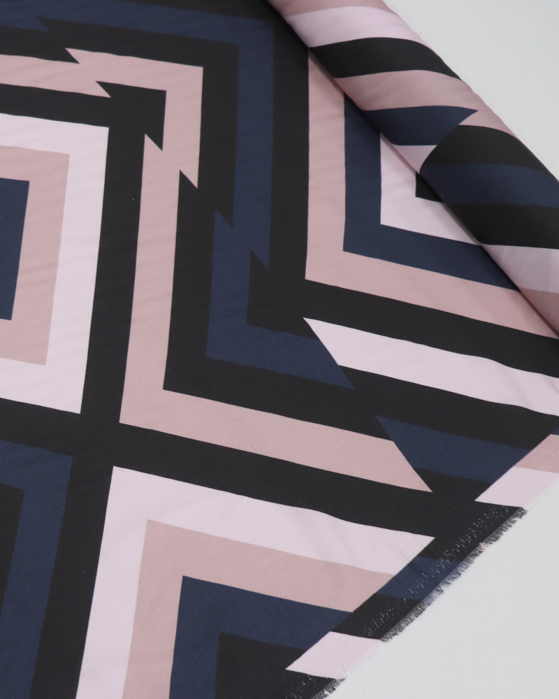 Tecido Viscose Italiano Estampa Macro Geométrica Irregular Tons de Rosa, Azul e Preto