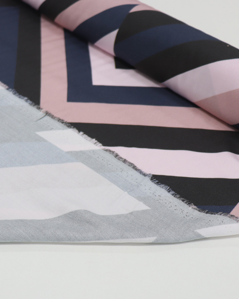 Tecido Viscose Italiano Estampa Macro Geométrica Irregular Tons de Rosa, Azul e Preto
