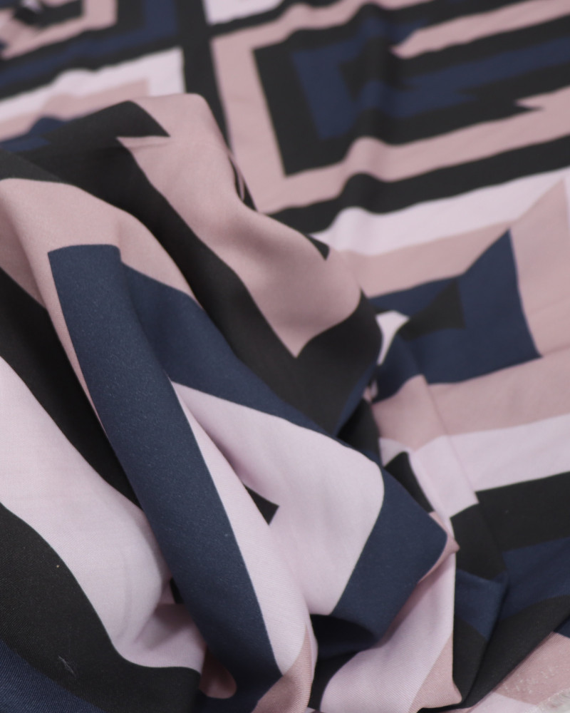 Tecido Viscose Italiano Estampa Macro Geométrica Irregular Tons de Rosa, Azul e Preto