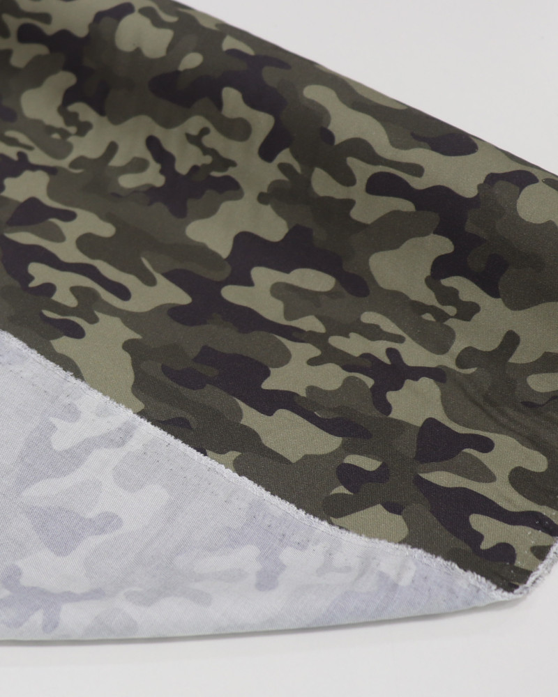 Tecido Viscose Sarjada Camuflado Preto e Tons de Verde