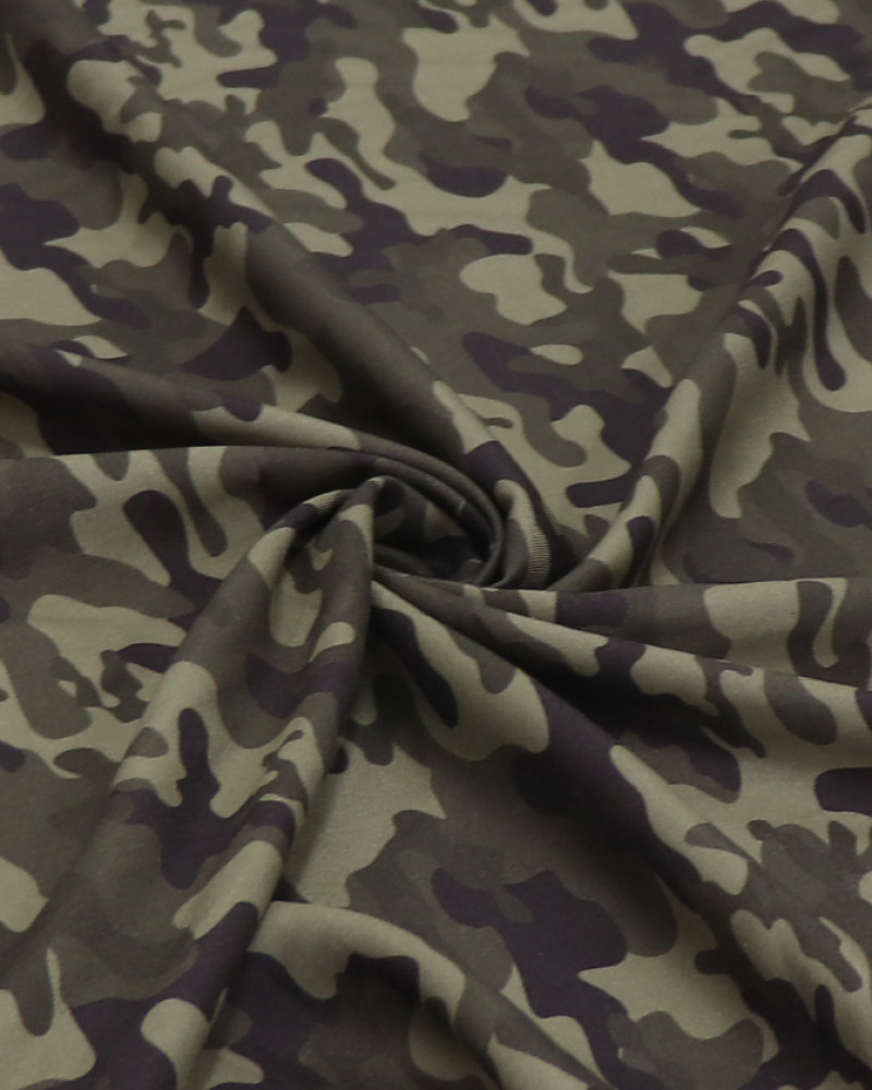 Tecido Viscose Sarjada Camuflado Preto e Tons de Verde
