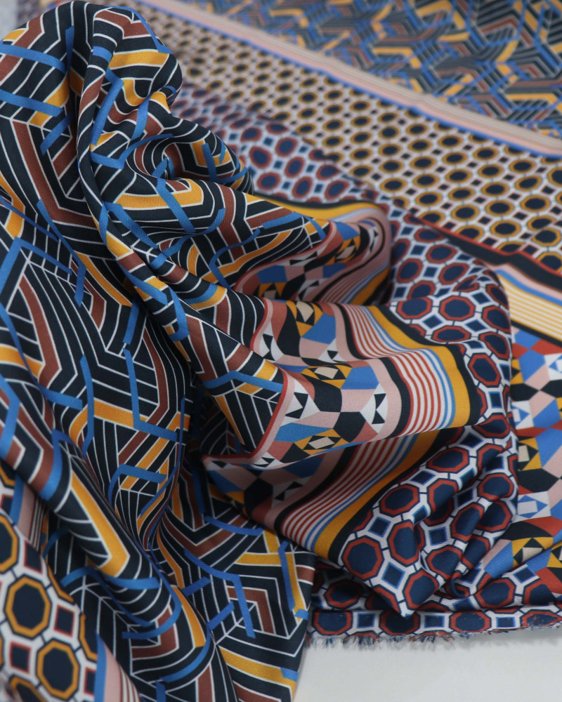 Tecido Crepe Silk Italiano Multi Estampa Geométrica em Recortes Verticais Colorido