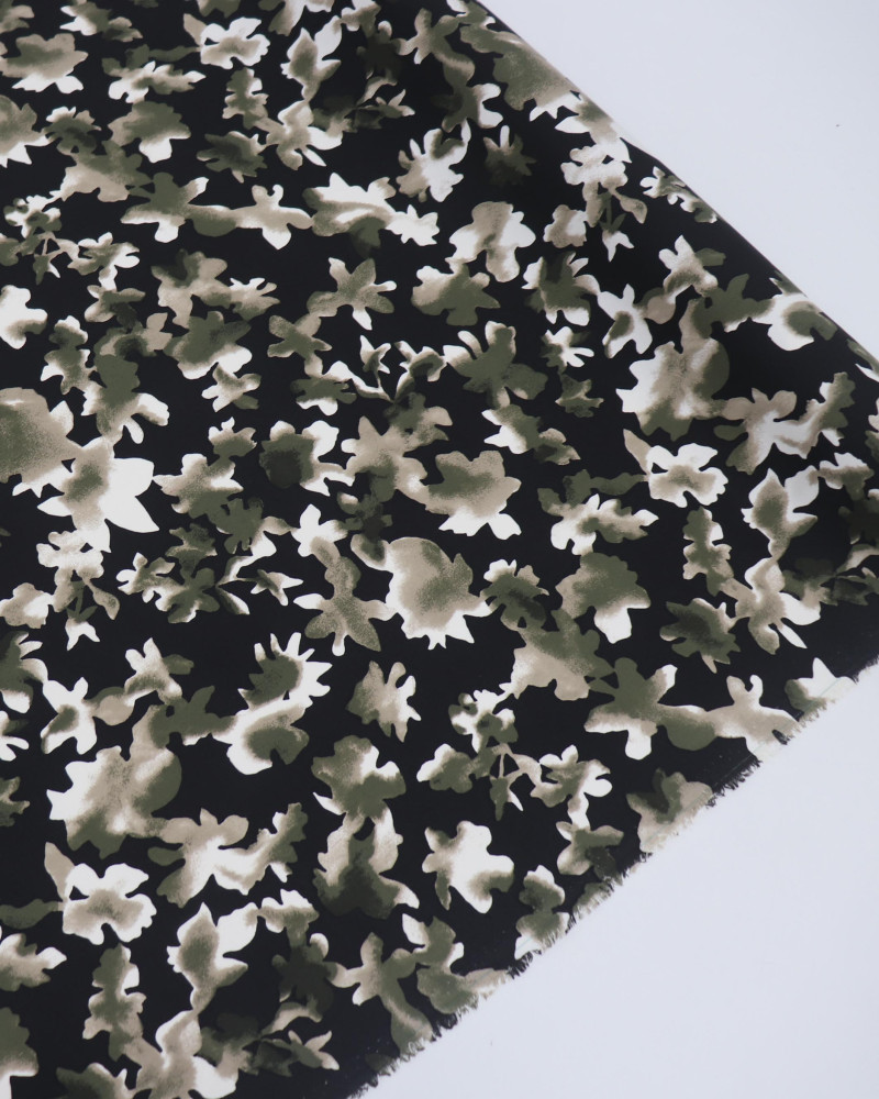 Tecido Sarja com Elastano Italiano Estampa Camuflada Offwhite, Verde Militar e Preto