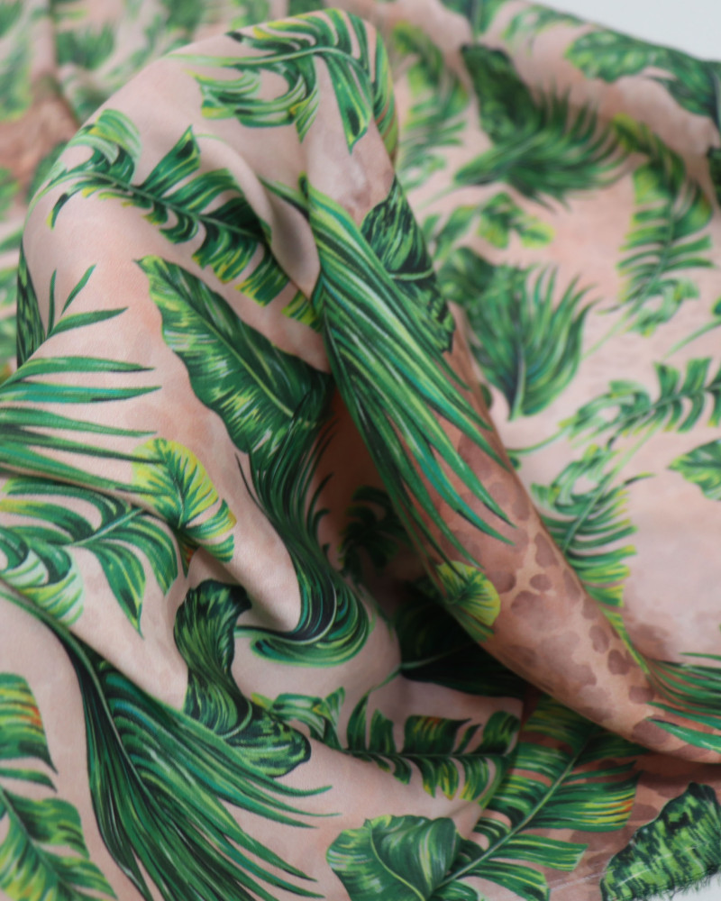 Tecido Crepe Silk Italiano Animal Print Barrado Vertical e Macro Folhagens