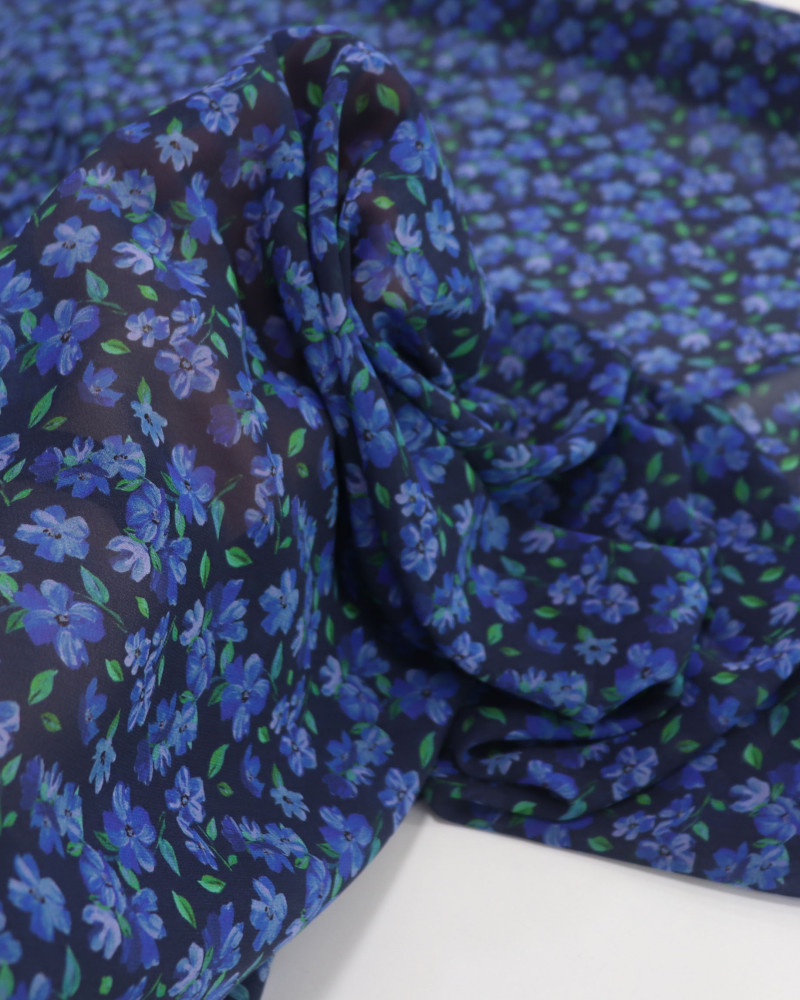 Tecido Crepe Chiffon Italiano Tapete Floral Verde, Azul e Preto
