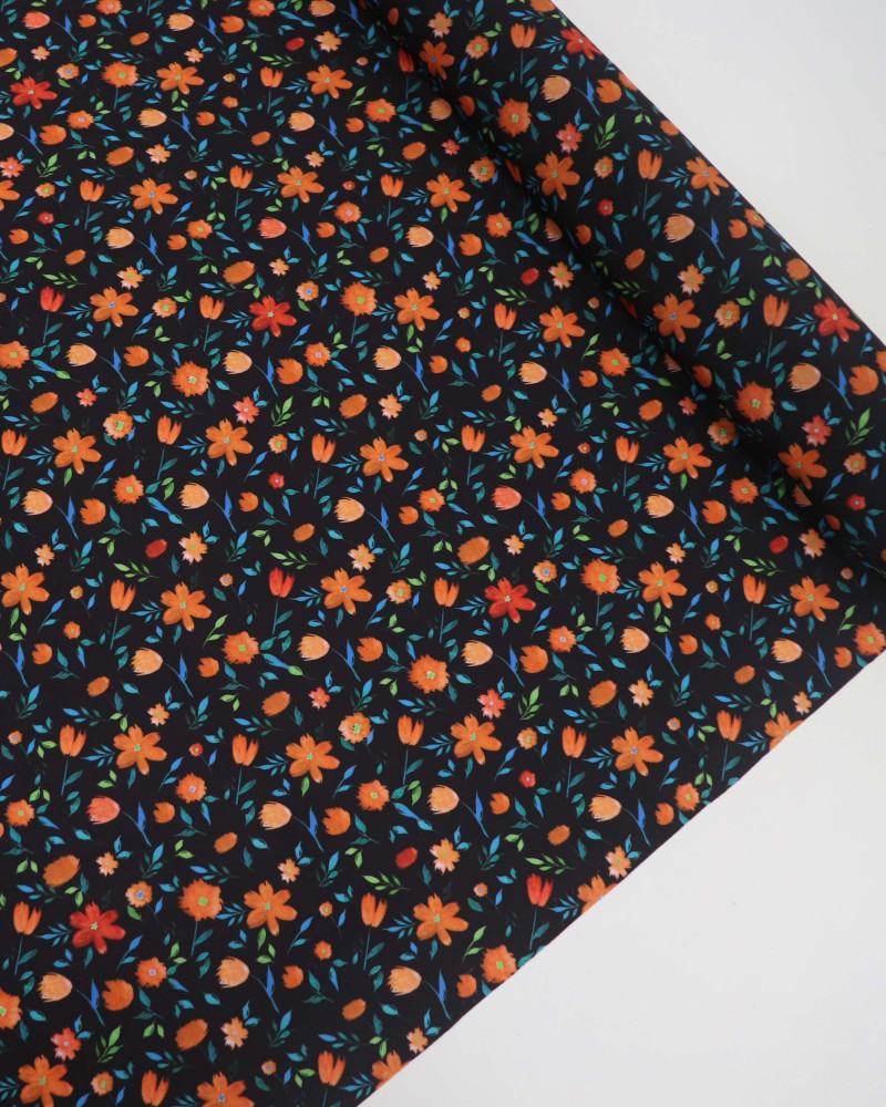 Tecido Crepe Koshibo Leve Italiano Campo de Flores Laranja e Preto