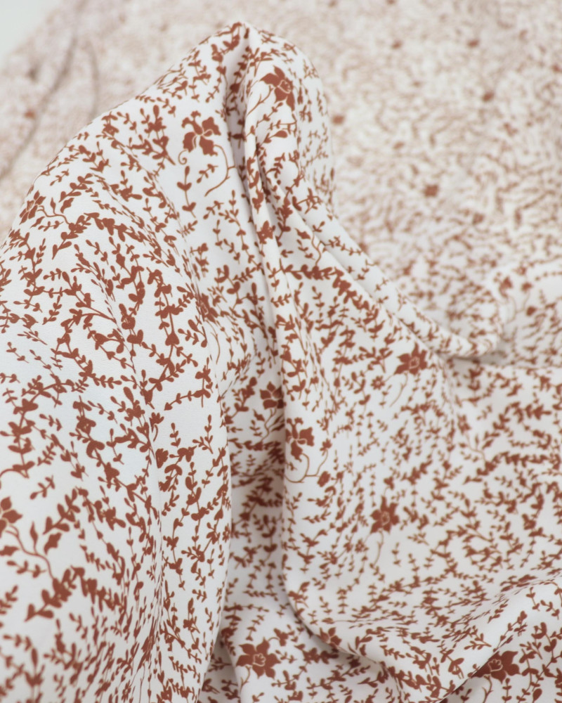 Tecido Crepe de Viscose Italiano Micro Ramos e Flores Marrom e Branco