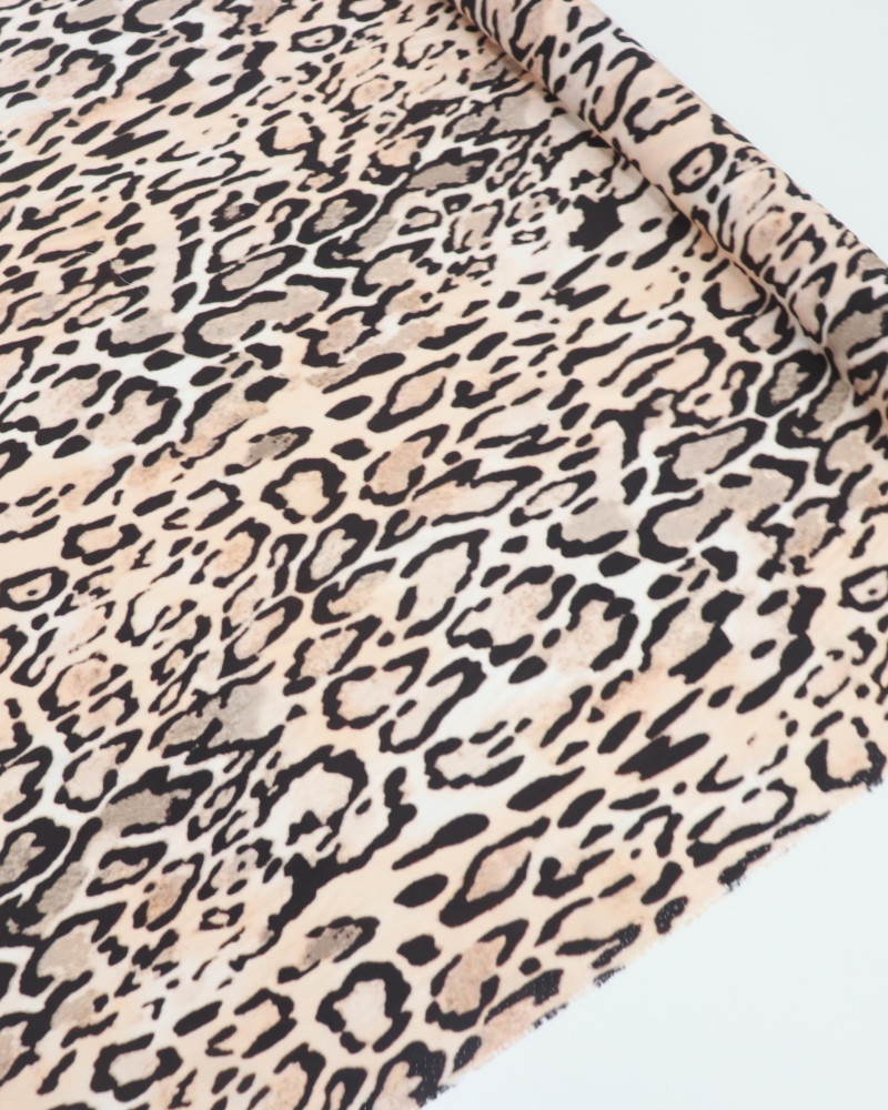 Tecido Viscose Italiano Macro Animal Print Preto e Rosé