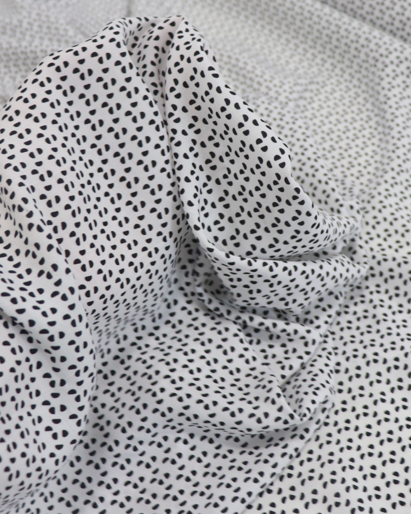 Tecido Viscose Italiano Micro Formas Geométricas P/B
