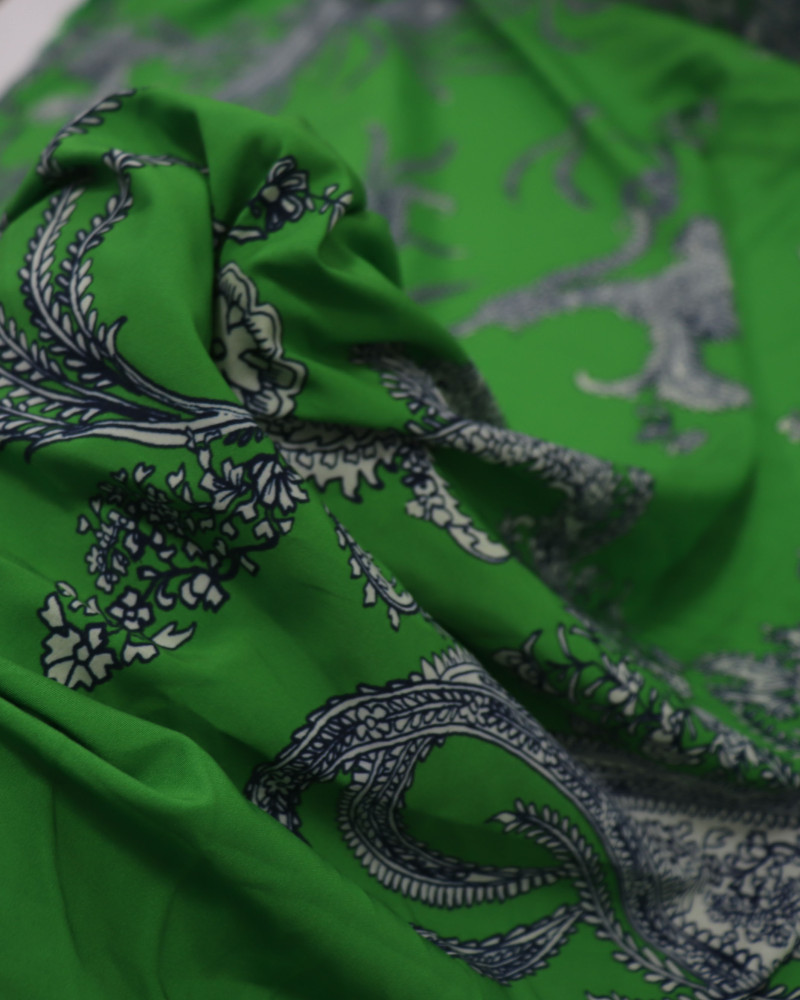 Tecido Crepe Salinas Macro Arabescos e Cashmere Offwhite e Verde