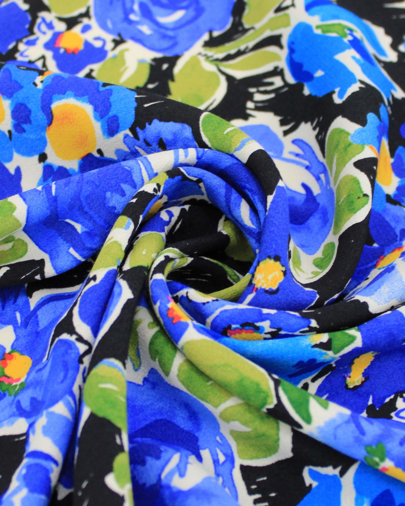 Tecido Crepe de Viscose Italiano Pintura Floral Verde, Tons de Azul e Preto