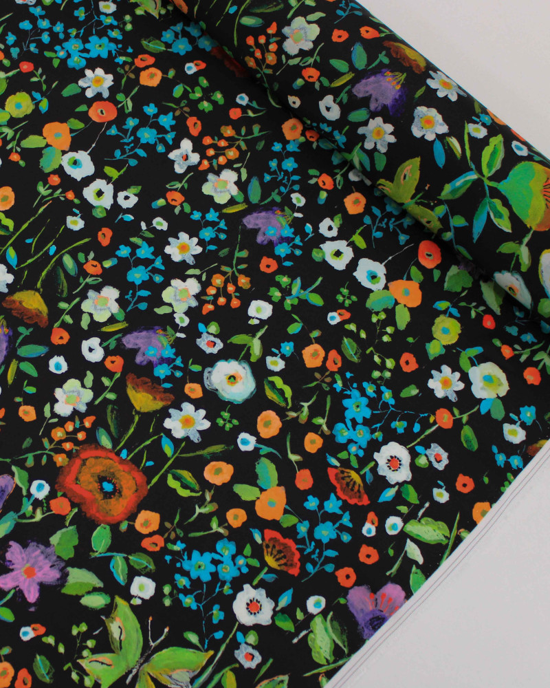Tecido Viscose Acetinada Italiano Campo Floral Colorido e Preto