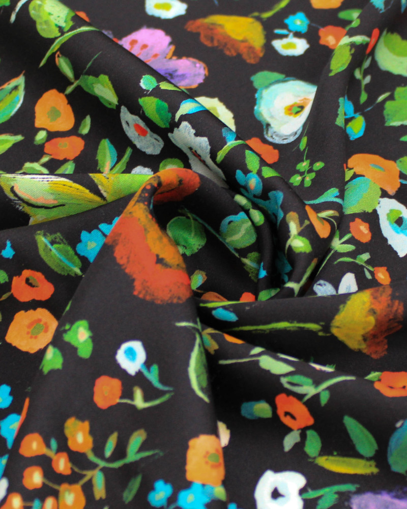 Tecido Viscose Acetinada Italiano Campo Floral Colorido e Preto