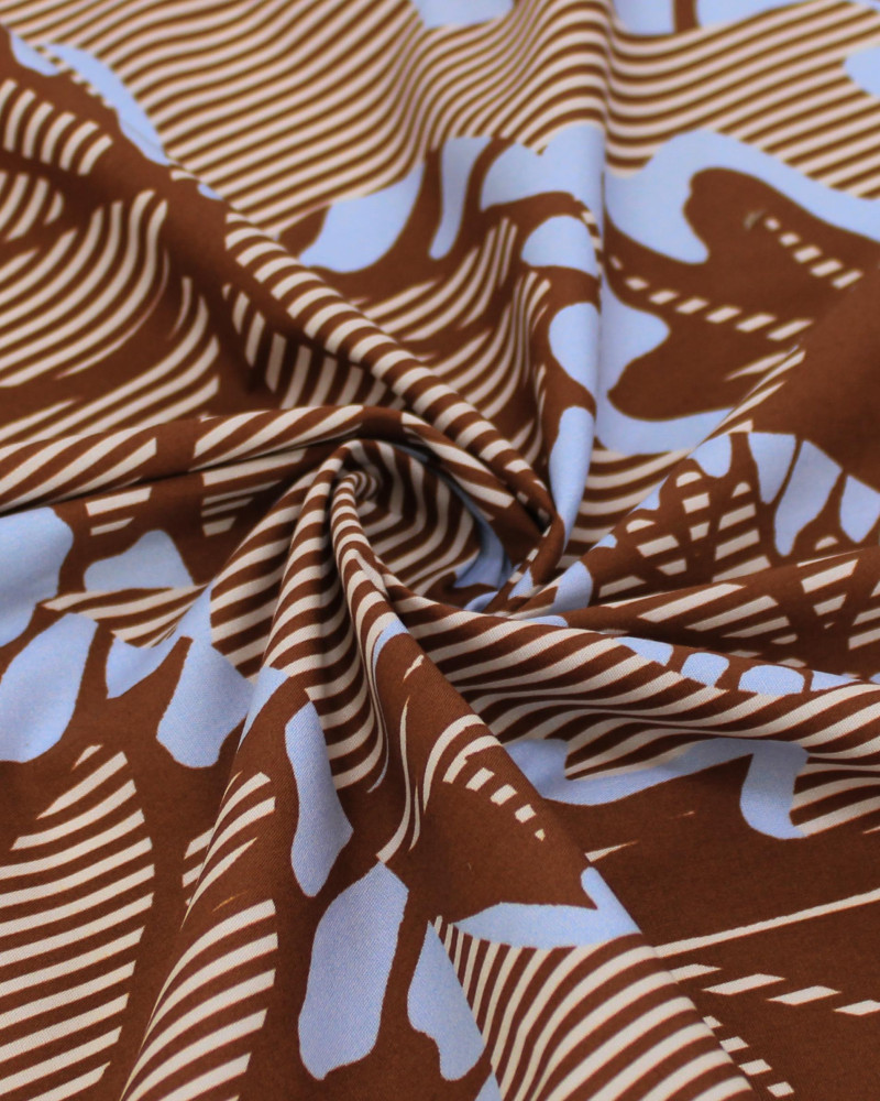 Tecido Tricoline com Elastano Italiano Macro Folhas em Listras Creme e Marrom