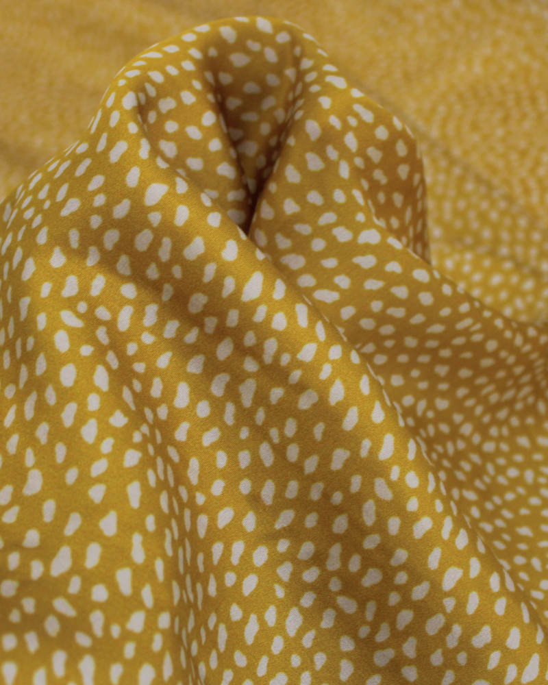 Tecido Viscose Acetinada Italiano Micro Pingos Irregulares Offwhie e Amarelo Mostarda